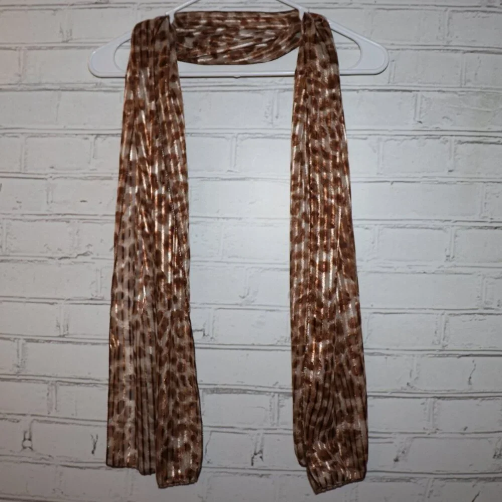 🤎 Brown & White Pleated Leopard‑Print Scarf · 13